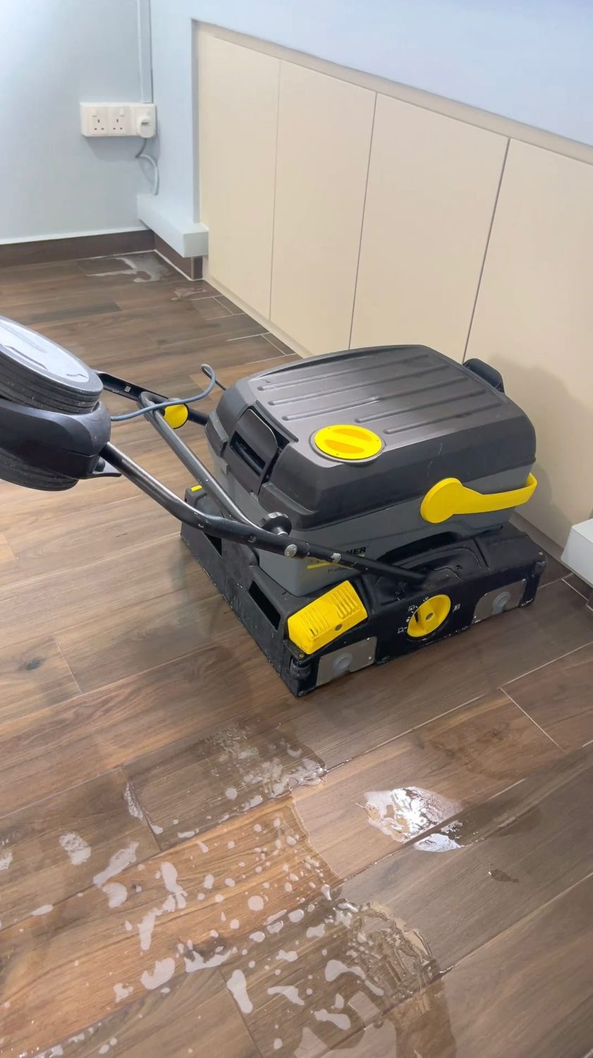 Floor scrubbing vs mopping