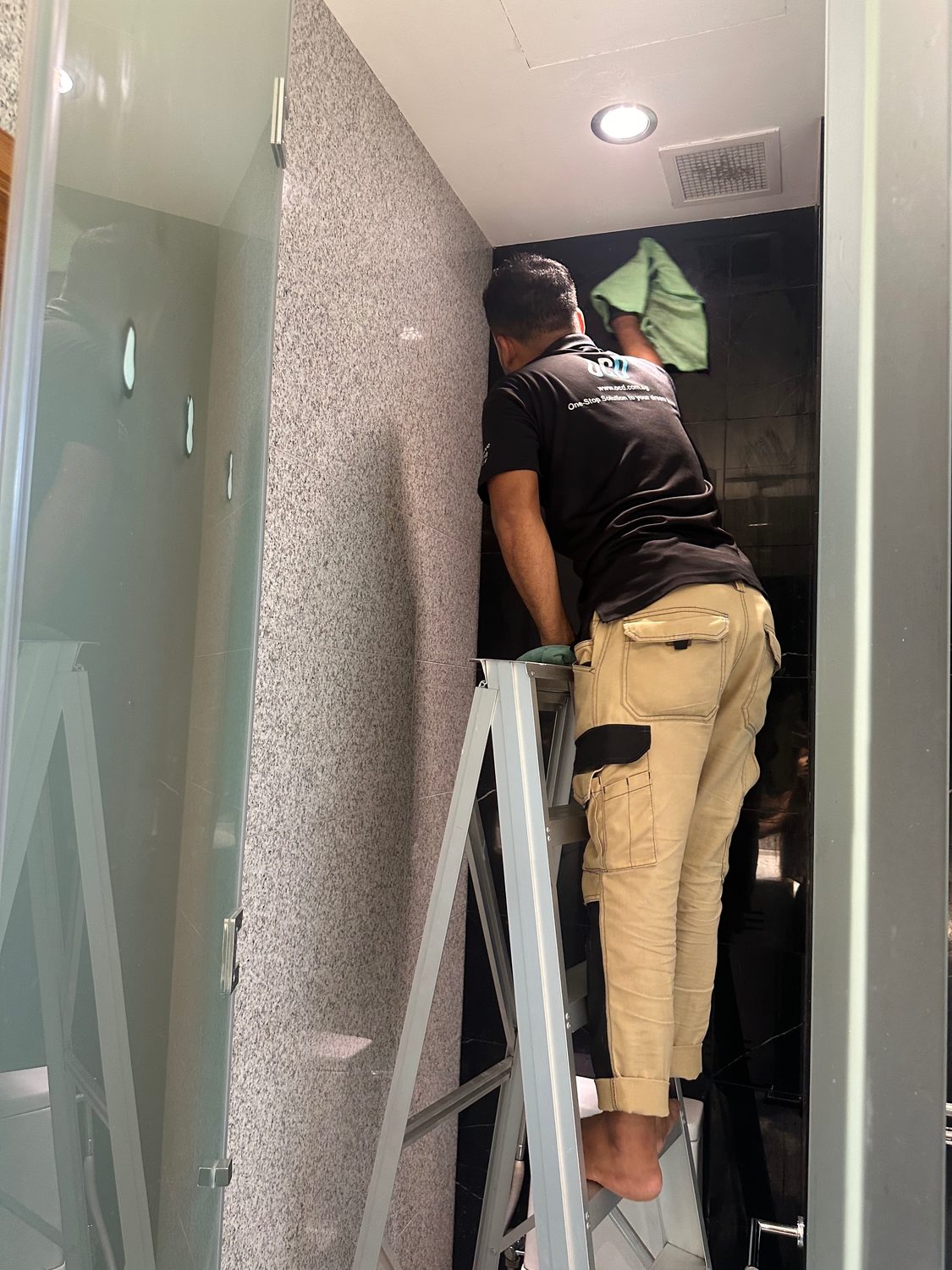 Shower screen silicone reseal
